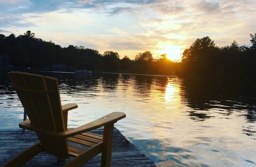 Lyndhurst House | Luxurious lakefront cottage.
