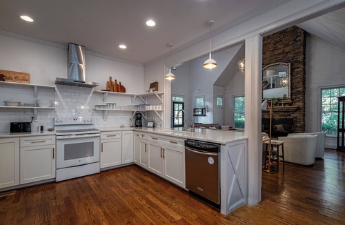 Eatonton House | Luxurious Lakefront Great Waters Oasis