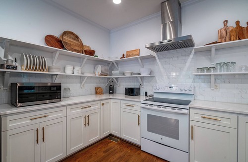 Eatonton House | Luxurious Lakefront Great Waters Oasis