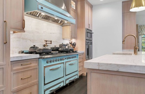 Lake Toxaway House | Luxurious Lakefront. Private Golf Club, Tennis, Boating, Hiking, Dining