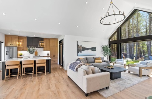 Markdale House | Luxurious Lakehouse Newly Built Lake House. Only 1.5 hours from Toronto!