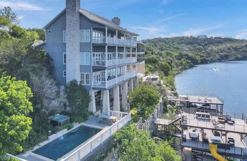 Marble Falls House | Luxurious Lakeside Cliff Retreat