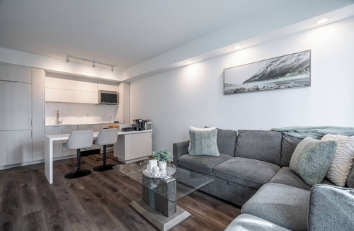 Burlington Condo | Luxurious Lakeview Condo in Burlington
