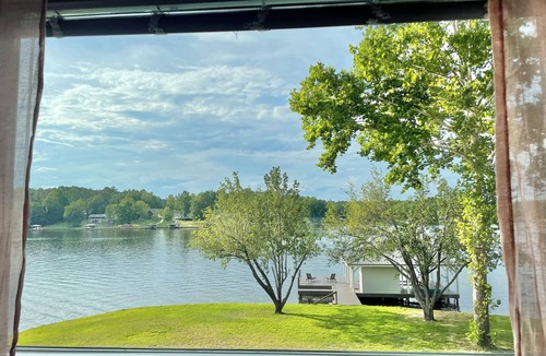 Eatonton Cottage | Luxurious large 3bd/2ba Home with Dock with beautiful sunset views