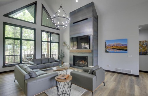 Deadwood House | Luxurious Lead Vacation Rental w/Private Hot Tub!