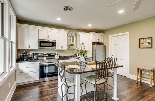Akron Condo | Luxurious 'Litfin Loft' On Main Street in Akron