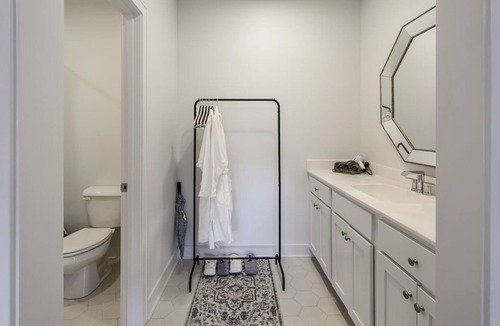 Parkville Apartment | ☆Luxurious Living ☆ Historic Main Street