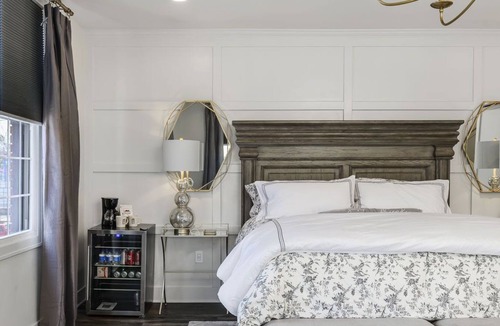 Parkville Apartment | ☆Luxurious Living ☆ Historic Main Street