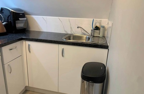 South Ockendon House | Luxurious Loft Guest Room1 with private Utilities