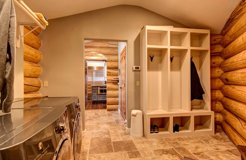 Blue River House | Luxurious Log Cabin, 4 Master Suites nRomantic Winter Escape with Mountain View!