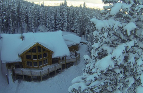 Blue River House | Luxurious Log Cabin, 4 Master Suites nRomantic Winter Escape with Mountain View!
