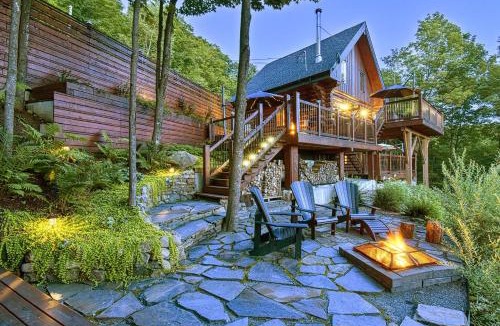 Lac Superieur Village Ski Chalet | Luxurious log cabin with private spa