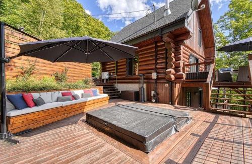 Lac Superieur Village Ski Chalet | Luxurious log cabin with private spa