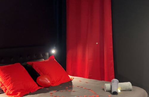 Macon Apartment | Luxurious love room in the center of Macon