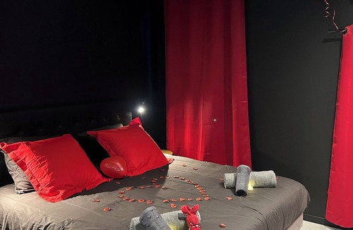 Macon Apartment | Luxurious love room in the center of Macon
