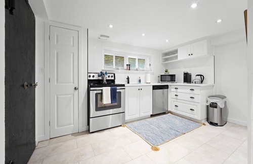 Burlington Apartment | Luxurious lower level Apartment Closeto downtown