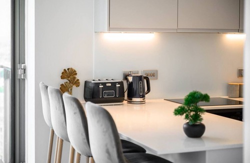 Salford Apartment | Luxurious Modern High Rise: Central Manchester