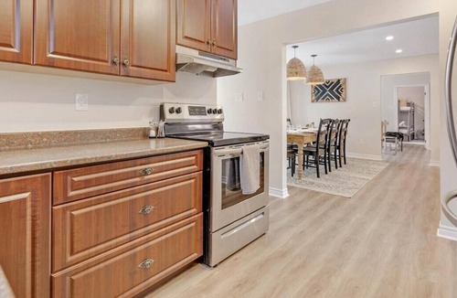 Greater Madawaska House | Luxurious Manor | Pool+BBQ+Netflix+FirePit