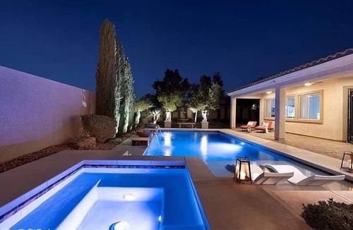 Enterprise House | Luxurious Mansion Glamorous Pool & Spa