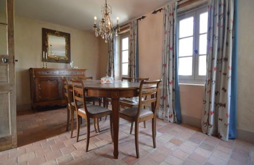 Ponts sur Seulles House | Luxurious Mansion in Castle Grounds in Lantheuil