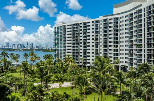 West Avenue Condo | Luxurious Miami Condo, steps from South Beach: your resort-style oasis awaits!
