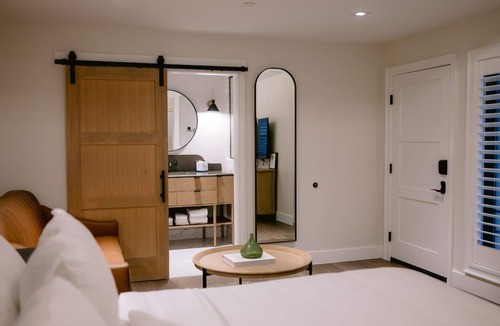 Midway Hotel | Luxurious Midway Gem - 4 Modern Haven w/Resort & Golf Access, Stunning Views!
