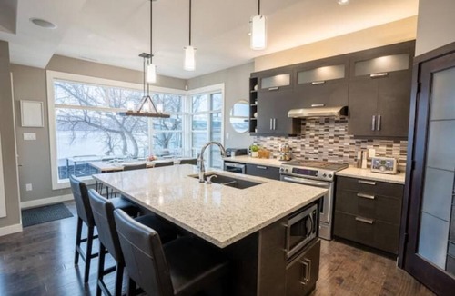 Fort Qu'Appelle Cottage | Luxurious Modern WaterFront Cottage/ICE FISHINGnn