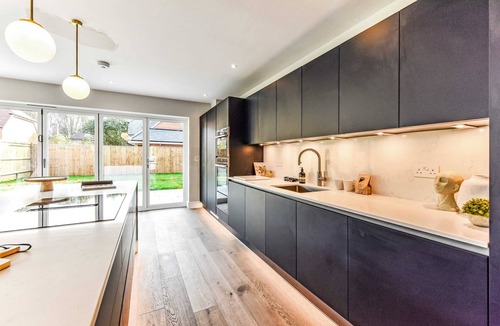 Chichester House | Luxurious & Modern 10 Bedroom Home