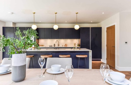 Chichester House | Luxurious & Modern 10 Bedroom Home