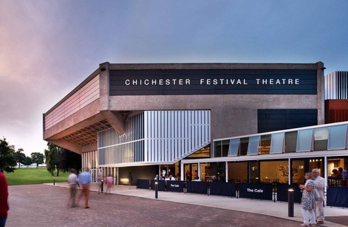 Chichester House | Luxurious & Modern 10 Bedroom Home