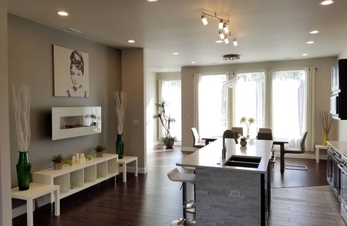 The Gate House | Luxurious & Modern. 4-story 5BDR House. Rooftop Deck w/amazing Arch Views!