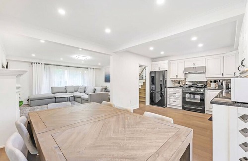 Willowdale House | Luxurious Modern 5B3B Home + Magnificent Patio