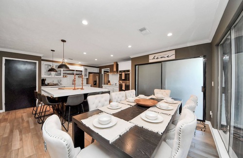 Atascocita House | Luxurious Modern Retreat | 8BR Pool + Arcade