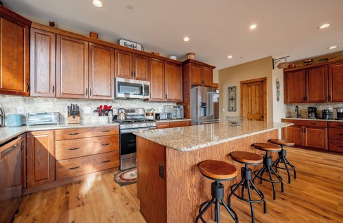 Friendsville House | Luxurious Mountain Getaway w/Hot Tub