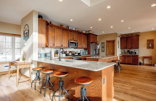 Friendsville House | Luxurious Mountain Getaway w/Hot Tub