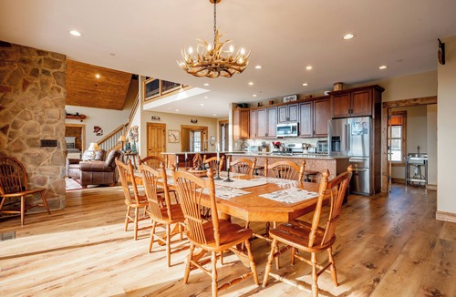 Friendsville House | Luxurious Mountain Getaway w/Hot Tub