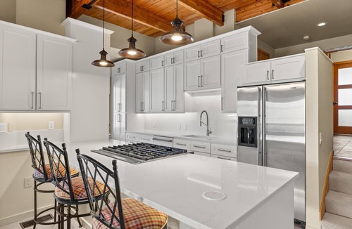 Snowmass Village Condo | Luxurious Multi-Floor Snowmass Village 3BR Condo with Amazing Views and Hot Tub