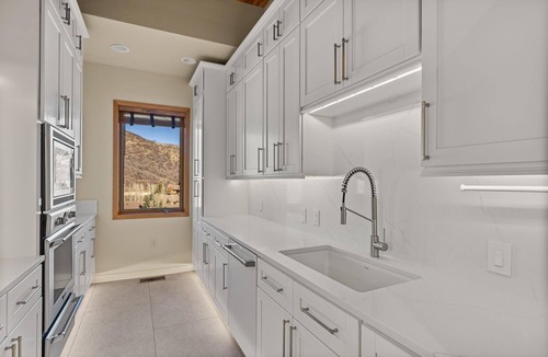 Snowmass Village Condo | Luxurious Multi-Floor Snowmass Village 3BR Condo with Amazing Views and Hot Tub