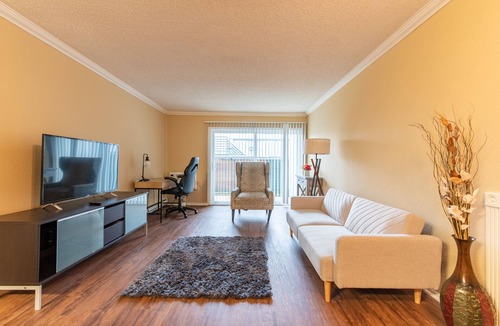 East Side Costa Mesa Apartment | Luxurious near the beach stay