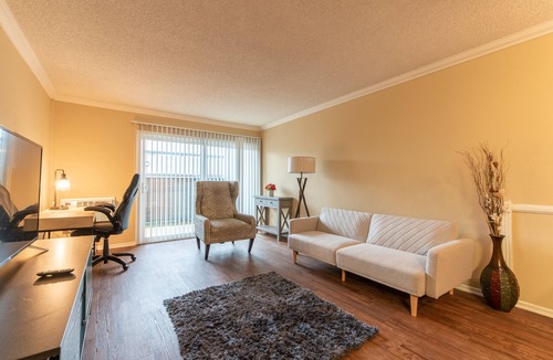 East Side Costa Mesa Apartment | Luxurious near the beach stay
