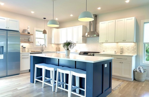 Devon House | Luxurious New construction steps from the sandy beach