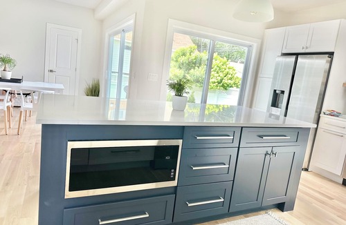 Devon House | Luxurious New construction steps from the sandy beach