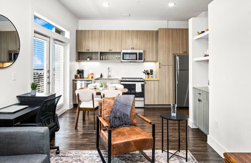 West Oak Hill Apartment | Luxurious New Unit|1Bd1Ba|Pool, Golf Sim