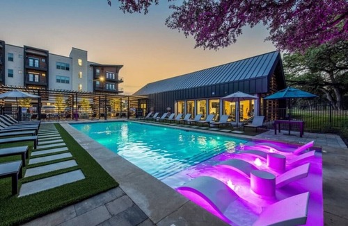 West Oak Hill Apartment | Luxurious New Unit|1Bd1Ba|Pool, Golf Sim