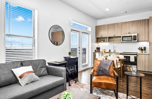 West Oak Hill Apartment | Luxurious New Unit|1Bd1Ba|Pool, Golf Sim