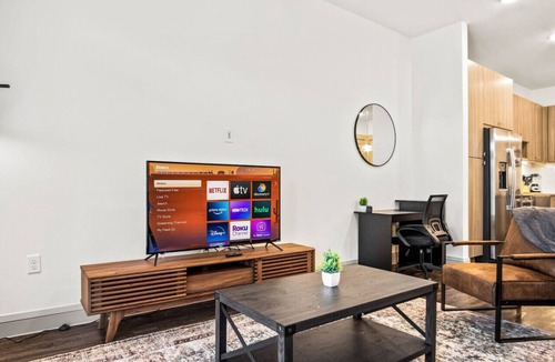 West Oak Hill Apartment | Luxurious New Unit|1Bd1Ba|Pool, Golf Sim