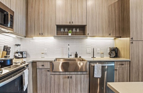 West Oak Hill Apartment | Luxurious New Unit|2Bd2Ba|Pool, Golf Sim