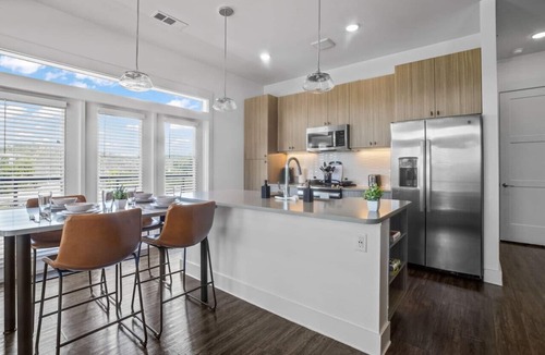 West Oak Hill Apartment | Luxurious New Unit|2Bd2Ba|Pool, Golf Sim