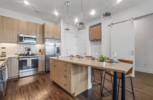 West Oak Hill Apartment | Luxurious New Unit|2Bd2Ba|Pool, Golf Sim