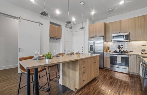 West Oak Hill Apartment | Luxurious New Unit|2Bd2Ba|Pool, Golf Sim
